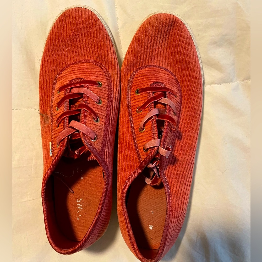 Toms sneakers. Corduroy fabric. Light red color.